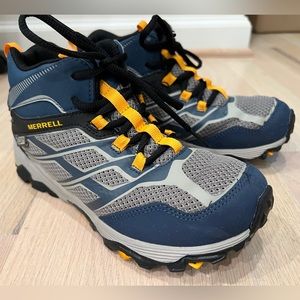 Merrell boys, hiking boots, size 4M